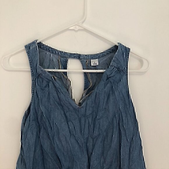 OLD NAVY Chambray V-Neck Tank Top Light Wash Denim Cutout Cotton Blouse Medium M - Picture 4 of 11